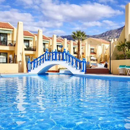 Sun & Pool Retreat Complex 아데제