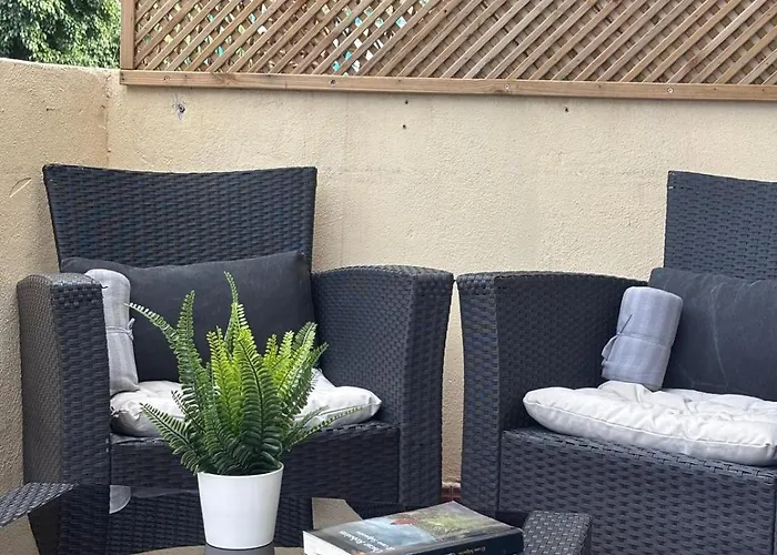 Sun & Pool Retreat Complex 아데제