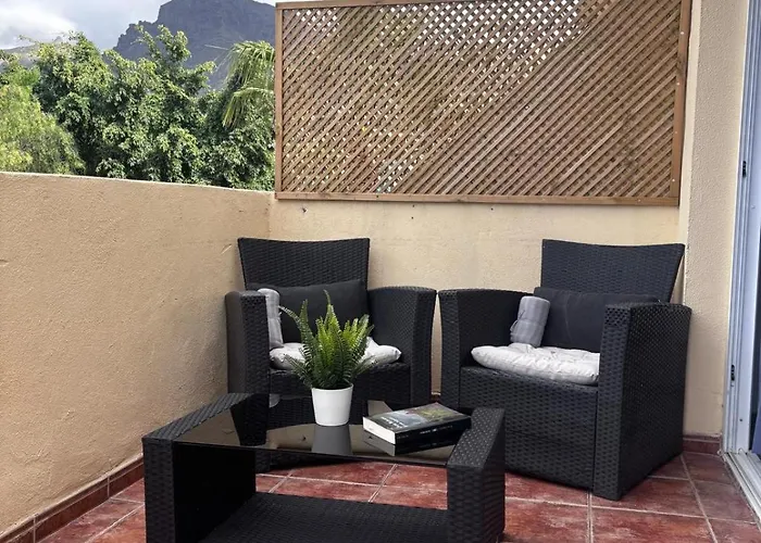 Sun & Pool Retreat Complex *