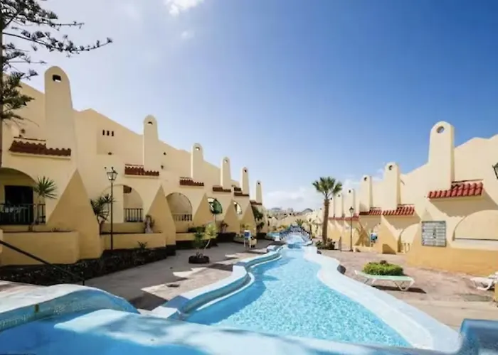 Sun & Pool Retreat Complex Apartment