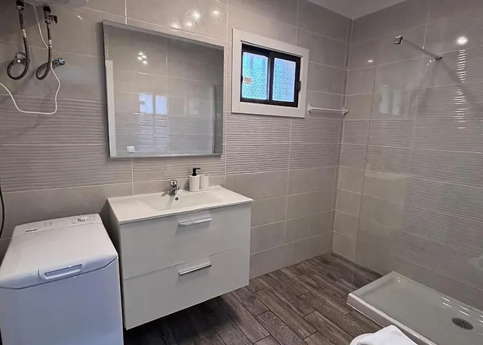 Sun & Pool Retreat Complex *